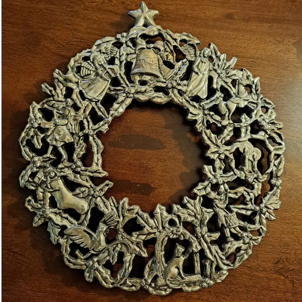 Christmas Wreath Hanging Trivet Metal with some Patina 8.5 Inch Round with Star